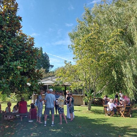 Patons Rock Beach Villas Takaka Exteriör bild