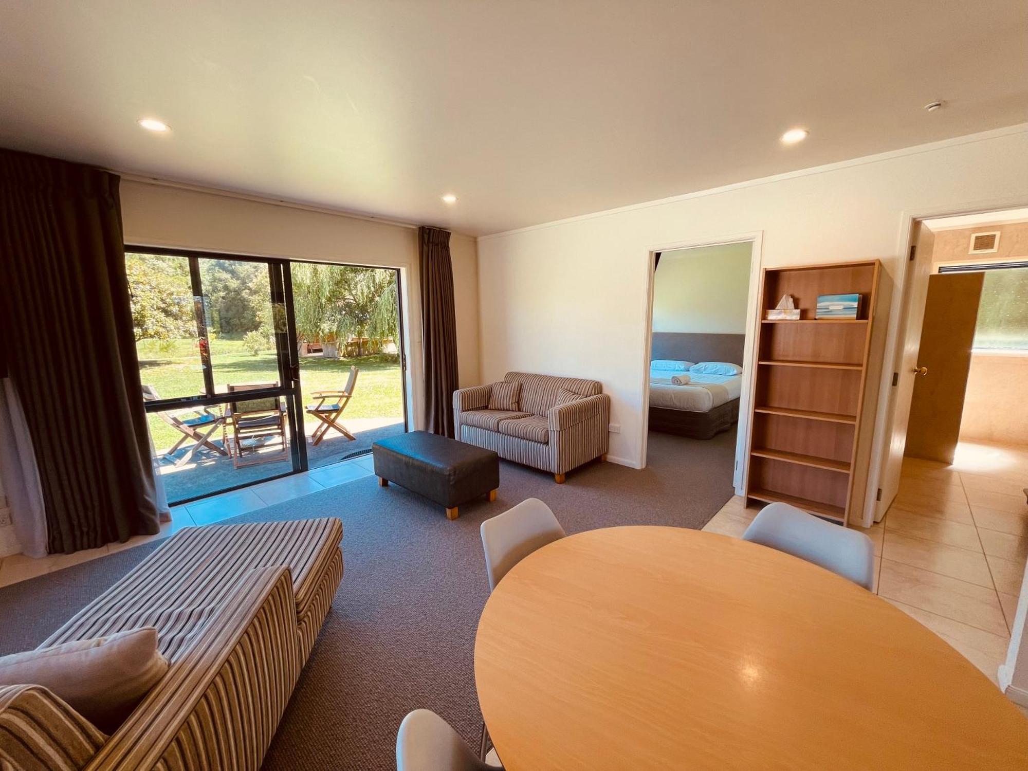 Patons Rock Beach Villas Takaka Exteriör bild
