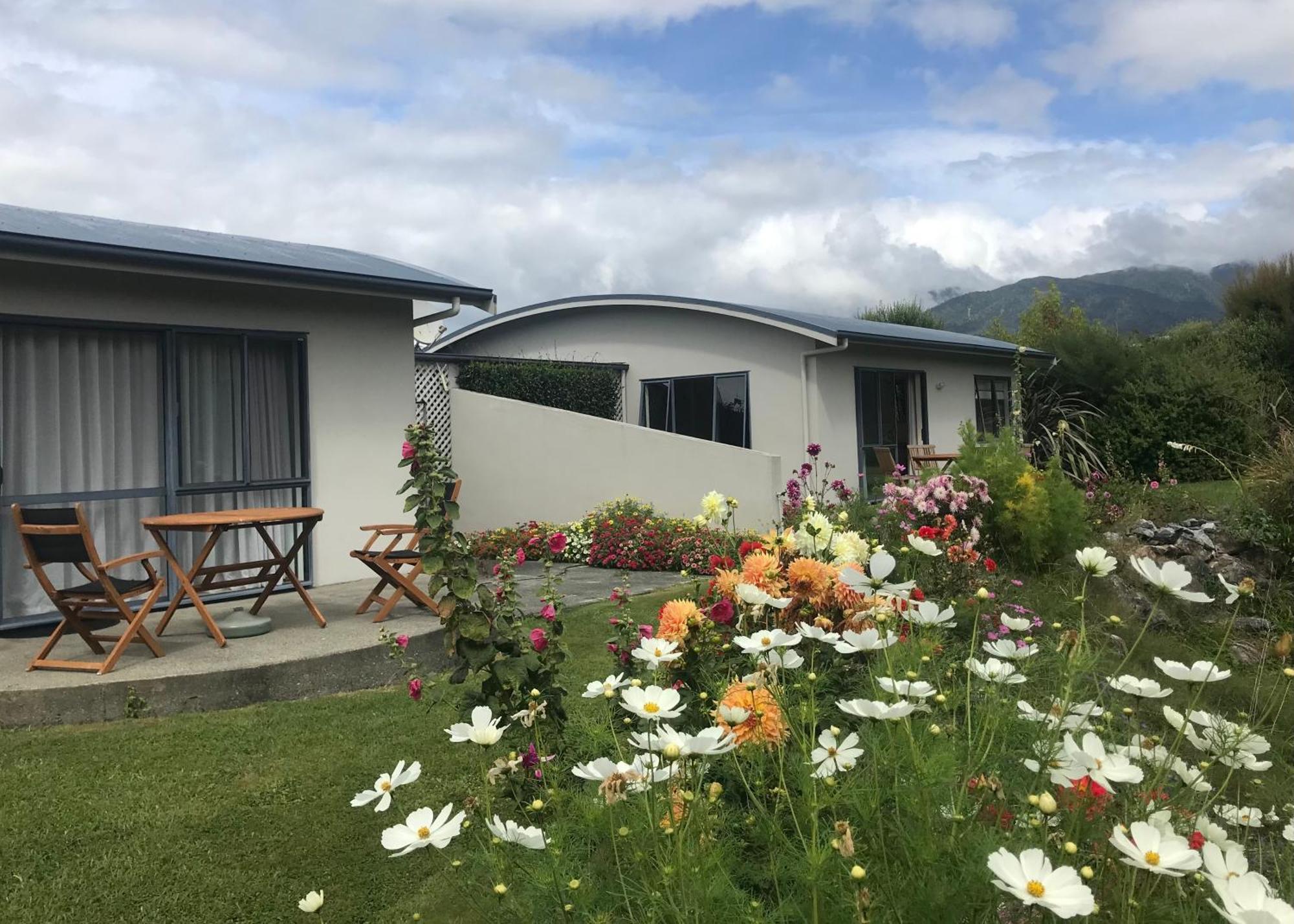 Patons Rock Beach Villas Takaka Exteriör bild