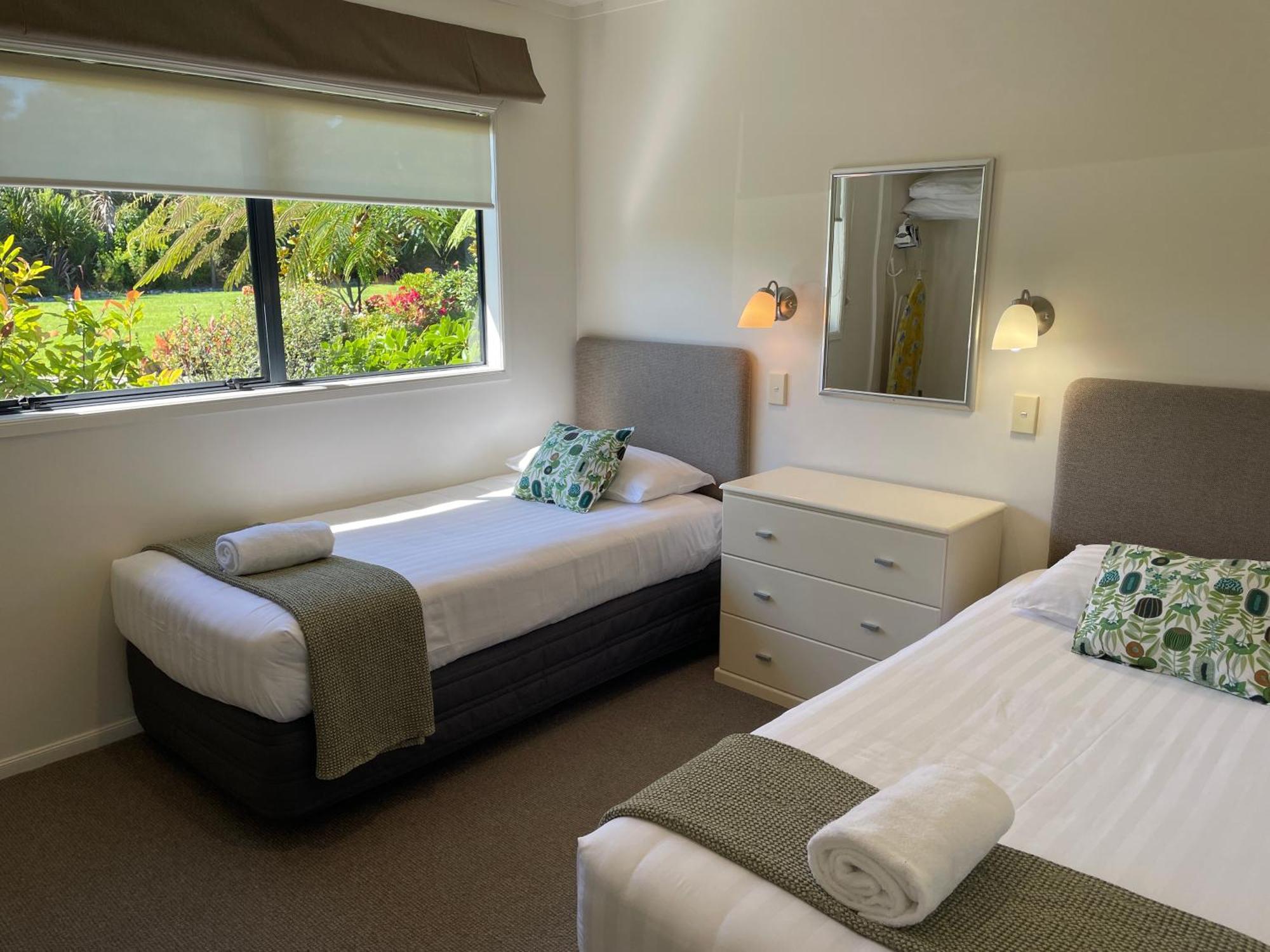 Patons Rock Beach Villas Takaka Exteriör bild